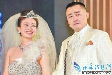 周立波结过几次婚有几个孩子周立波现任老婆胡洁胸大有钱